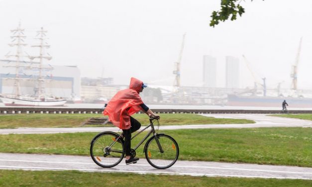 Fahrrad Regenbekleidung hält trocken und schützt vor Unterkühlung