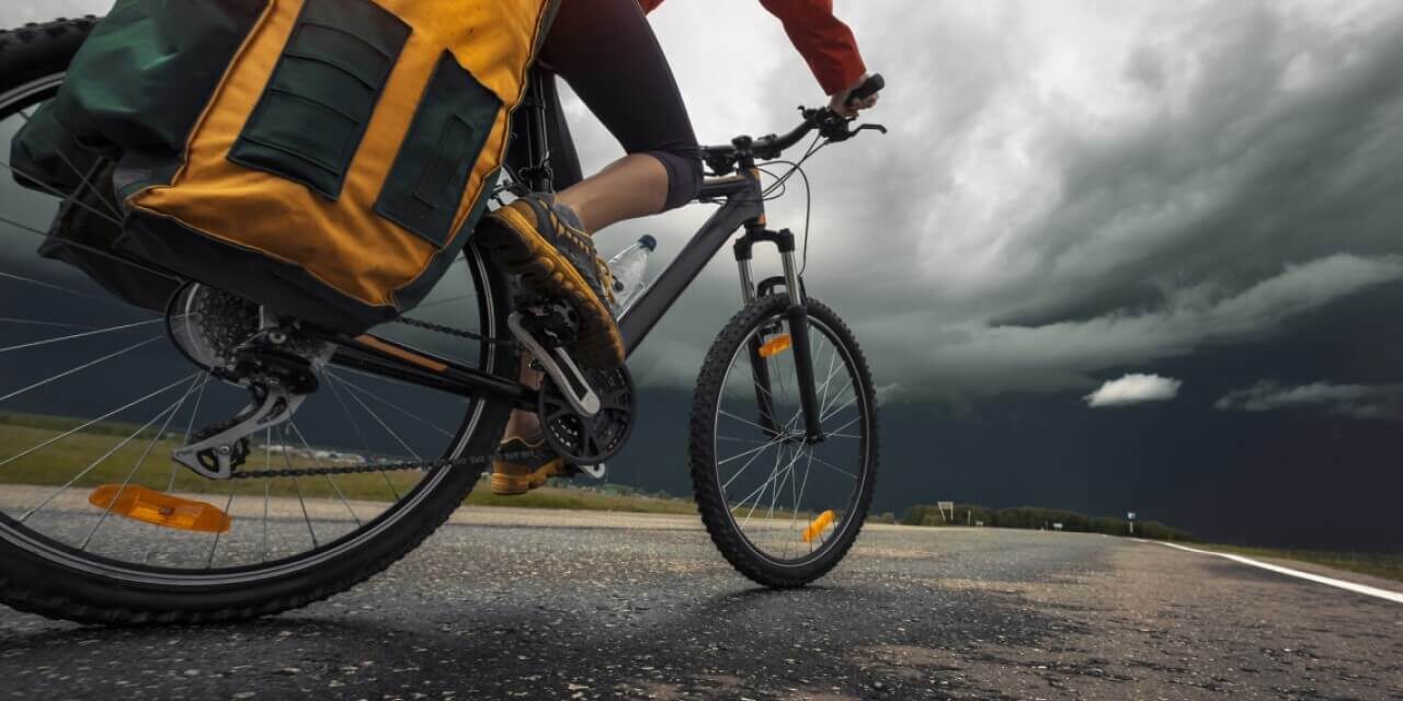 Fahrradfahren bei Gewitter: Wann wird es gefährlich?
